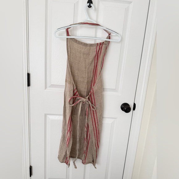 Beige Burlap Apron with Red Stripes - Picture 3 of 4